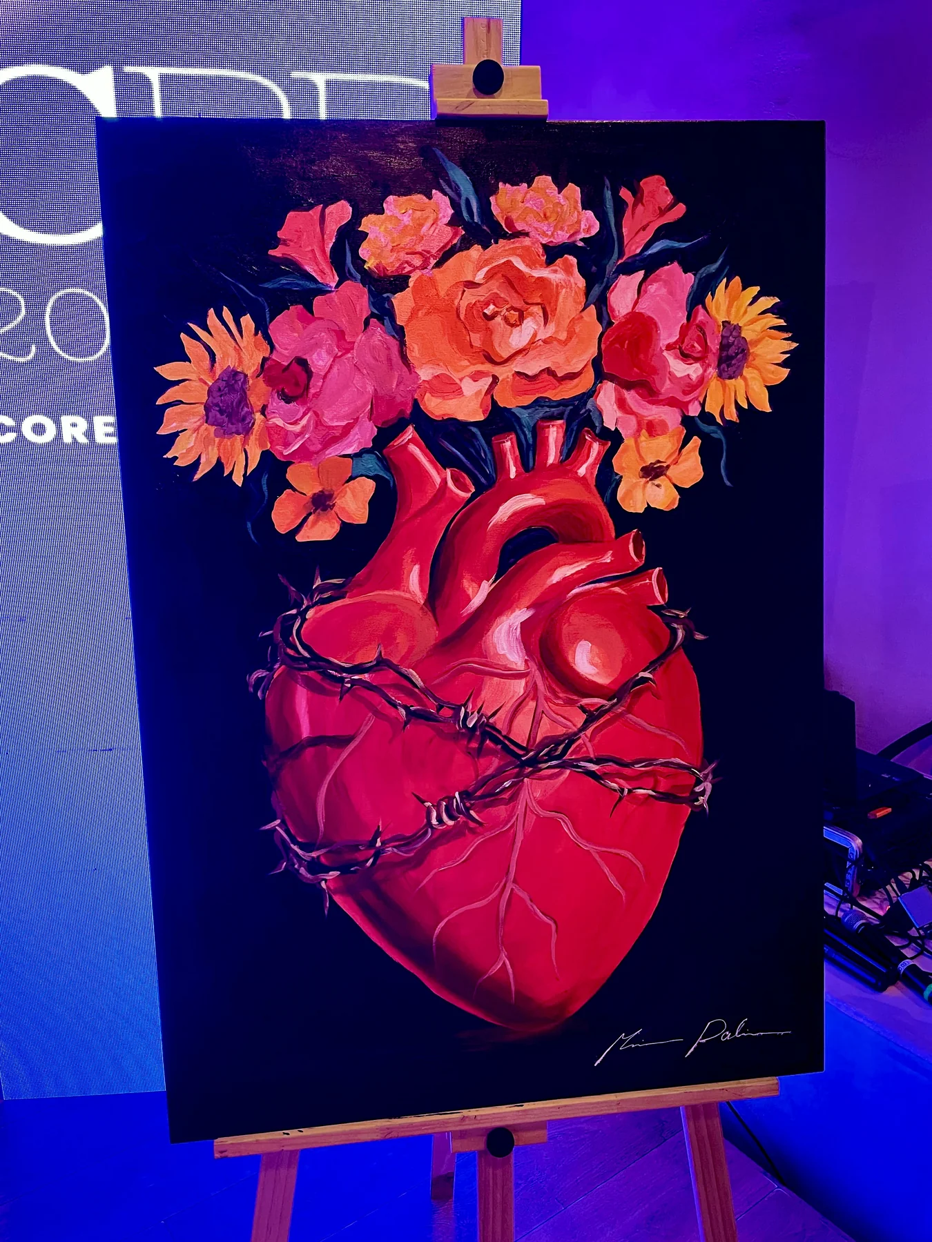 Obra del corazón con flores terminada durante una pintura en vivo