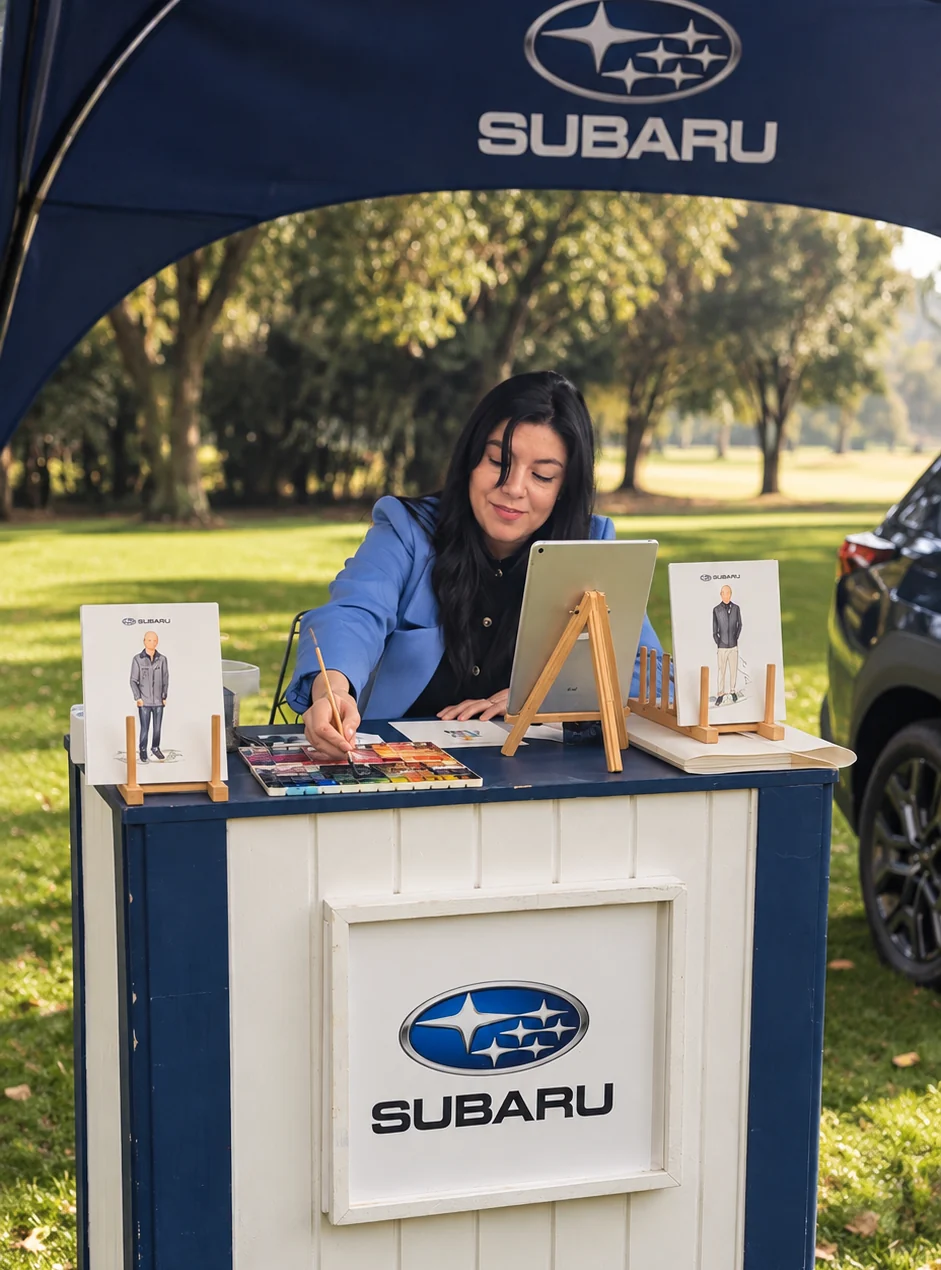 Mimí Palacios pintando retratos en una activación de Subaru